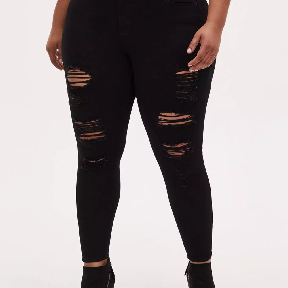 Torrid Sky High Skinny Black Distressed jeans size 12